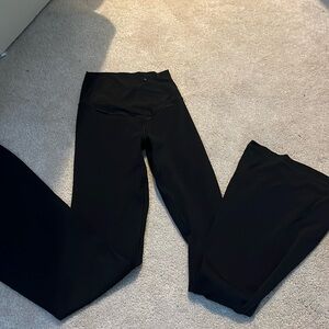 Offline by Aerie crossband flare leggings